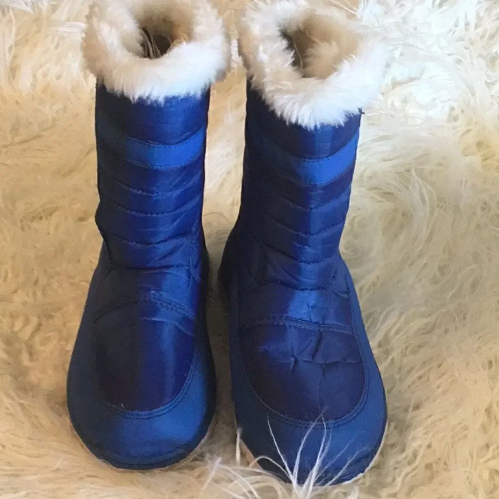 CHILDRENS PLACE THERMOLITE boots In size 6 youth